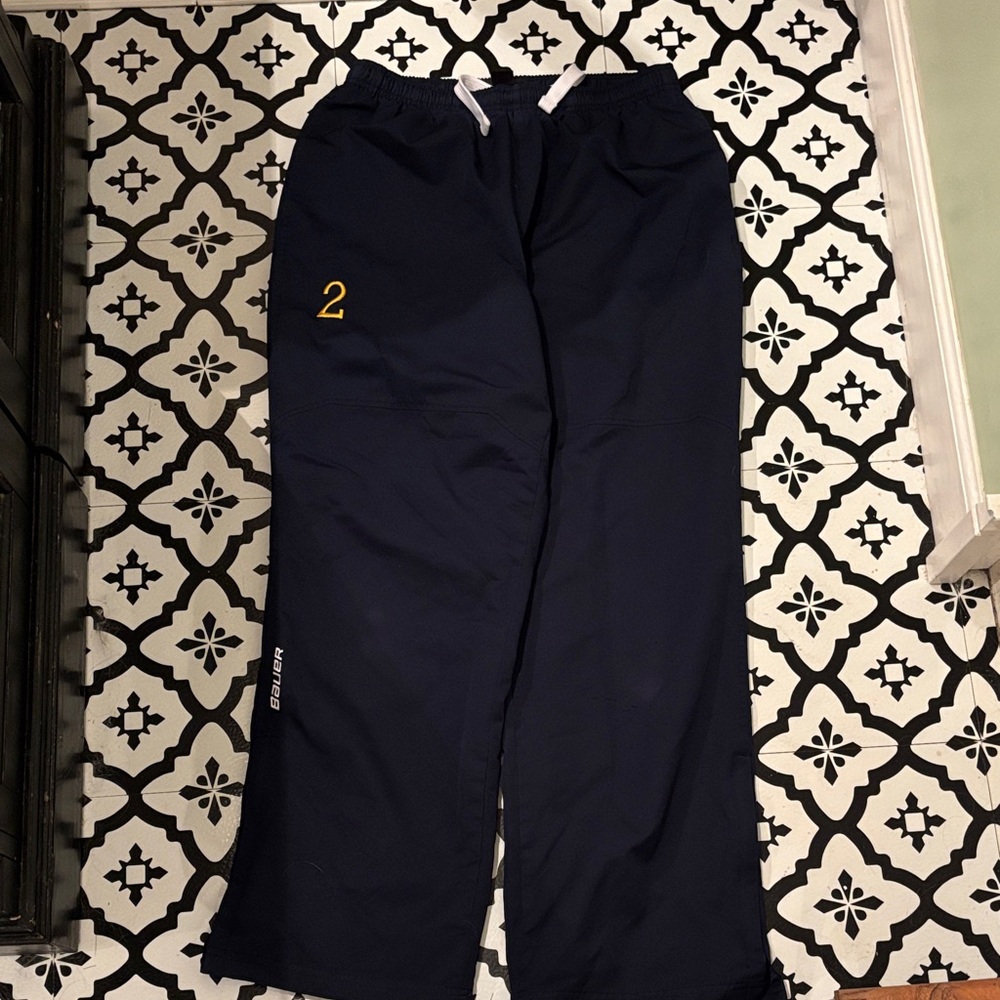 🏒Bauer Navy Blue Warmup Pants men’s size large with #2 on the hip